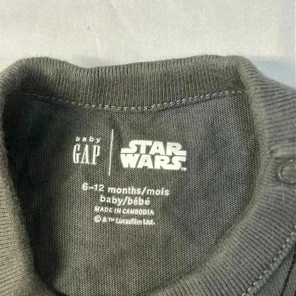 GAP - Star Wars - Darth  Vader short sleeve T-shirt. Size 6-12 months - Picture 2 of 3
